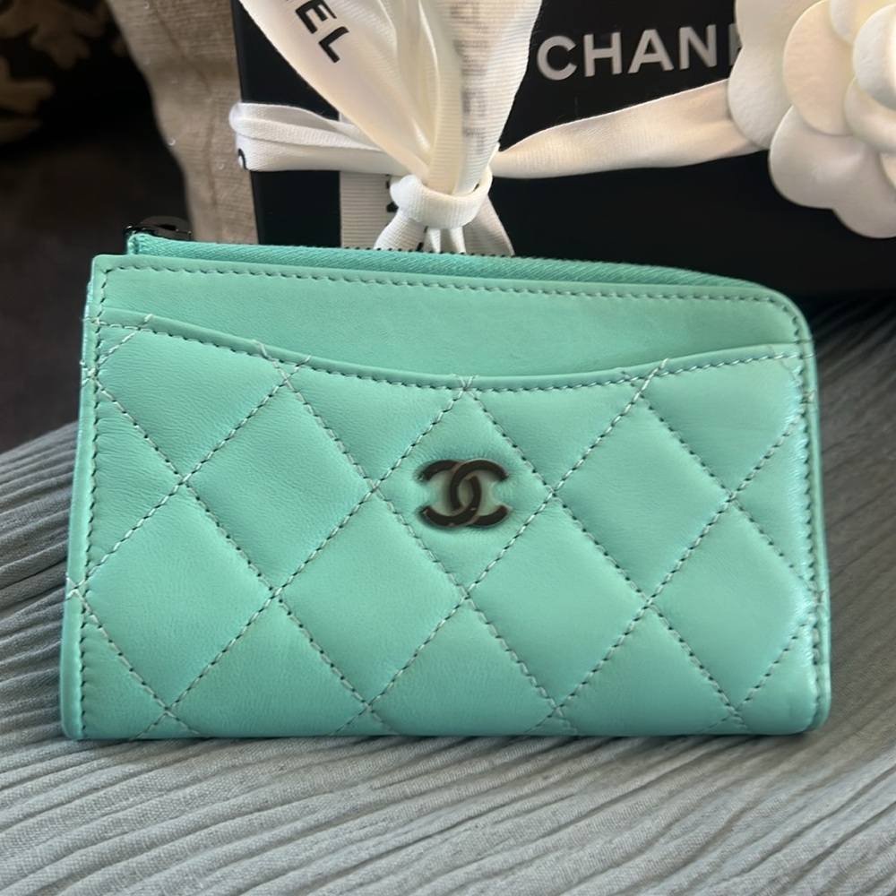 Limited Edition & Authentic CHANEL 24C Turquoise Quilted Card Holder / Wallet - Picture 5 of 8